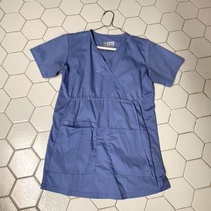 Maternity scrub top. Ceil blue. Small.